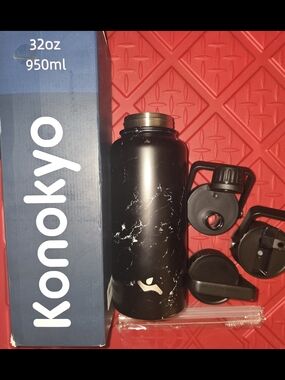 NIB - Konokyo Black Marble 32oz Stainless Water Bottle with Three Lids